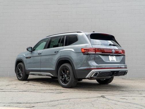 2025 Volkswagen Atlas 2.0T Peak Edition