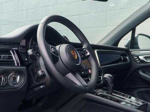 2025 Porsche Macan T