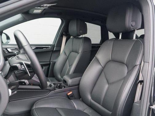 2025 Porsche Macan T