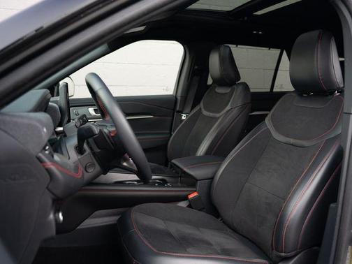 Carbonized Gray Metallic 2025 Ford Explorer ST