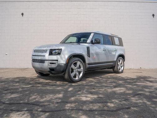 Hakuba Silver Metallic 2024 Land Rover Defender 110 P500 SE
