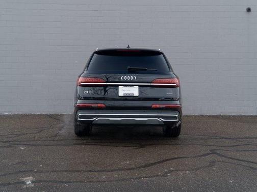 2022 Audi Q7 55 Premium Plus