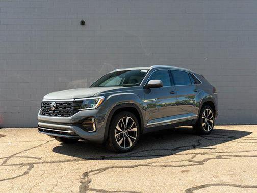 Pure Gray 2025 Volkswagen Atlas Cross Sport 2.0T SEL Premium