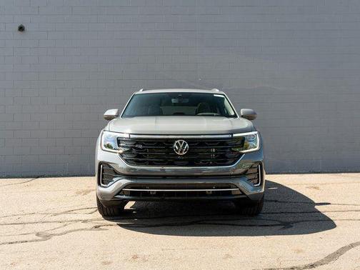 Pure Gray 2025 Volkswagen Atlas Cross Sport 2.0T SEL Premium
