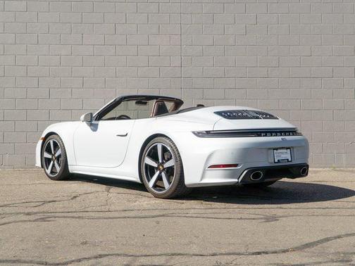 2025 Porsche 911 Carrera