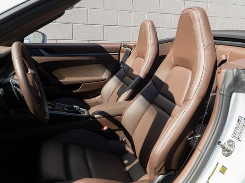 2025 Porsche 911 Carrera
