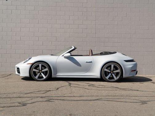 2025 Porsche 911 Carrera