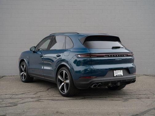 2024 Porsche Cayenne E-Hybrid S