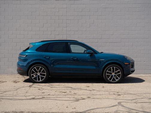 2024 Porsche Cayenne E-Hybrid S