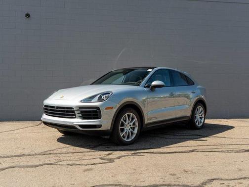 2022 Porsche Cayenne Base (Tiptronic)