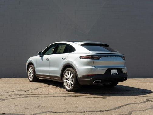 2022 Porsche Cayenne Base (Tiptronic)