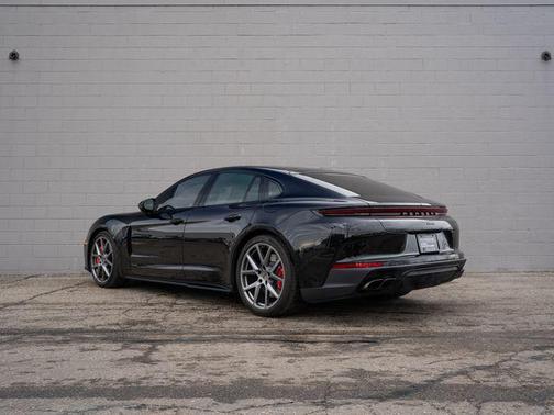2026 Porsche Panamera Turbo