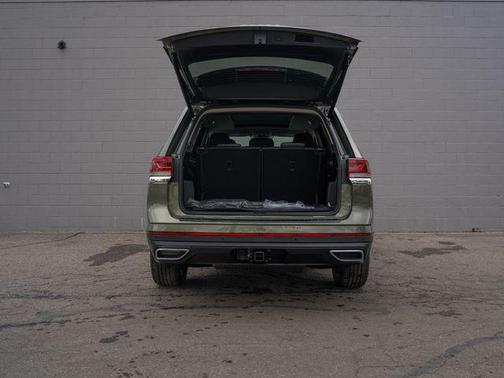 Avocado Green Pearl 2026 Volkswagen Atlas 2.0T SE w/Technology 4MOTION