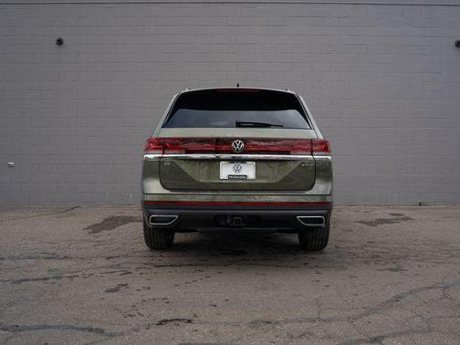 Avocado Green Pearl 2026 Volkswagen Atlas 2.0T SE w/Technology 4MOTION