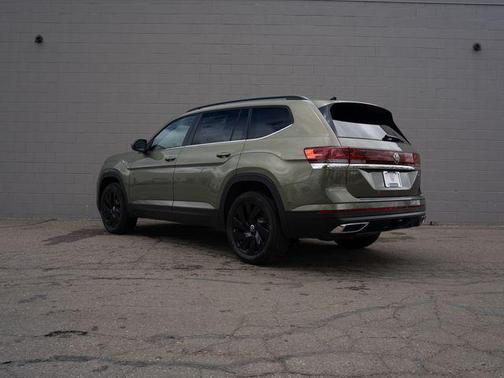 Avocado Green Pearl 2026 Volkswagen Atlas 2.0T SE w/Technology 4MOTION