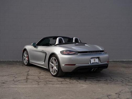 2024 Porsche 718 Boxster S