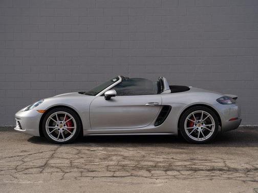 2024 Porsche 718 Boxster S
