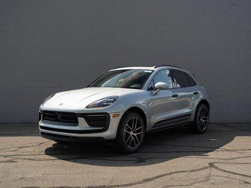 Dolomite Silver Metallic 2026 Porsche Macan Macan