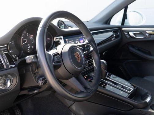 2024 Porsche Macan 