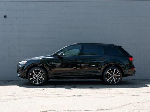 2025 Audi Q7 55 Premium Plus