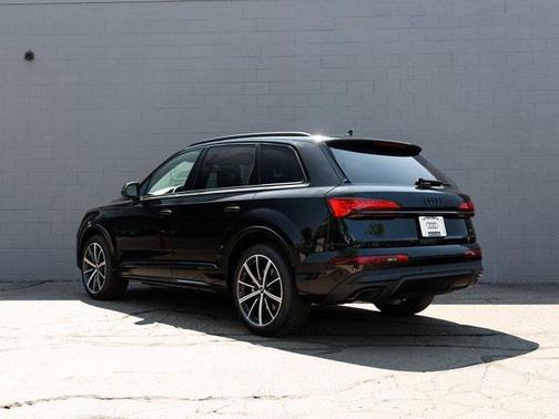 2025 Audi Q7 55 Premium Plus