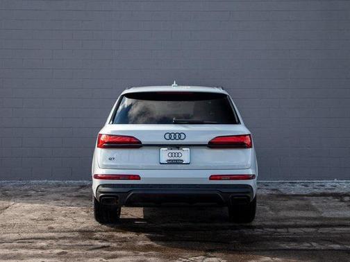 2025 Audi Q7 45 Premium Plus