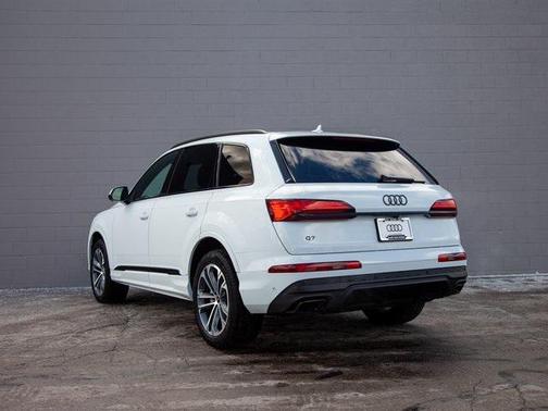 2025 Audi Q7 45 Premium Plus