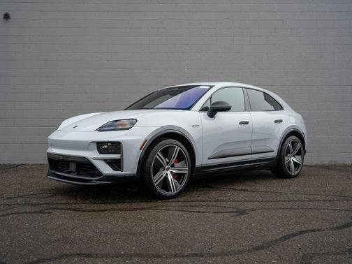 2025 Porsche Macan Turbo