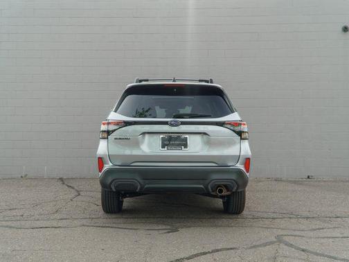 Ice Silver Metallic 2025 Subaru Forester Limited