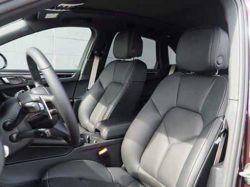 Copper Ruby Metallic 2026 Porsche Macan Macan