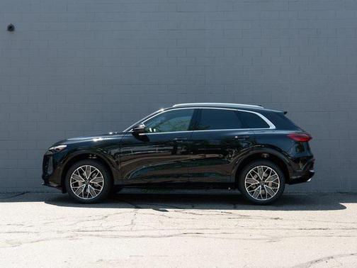 2025 Audi Q5 Premium Plus TFSI quattro S tronic