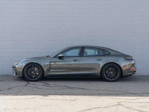 2025 Porsche Panamera GTS