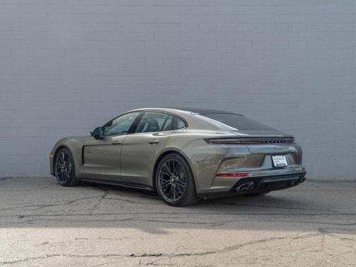 2025 Porsche Panamera GTS