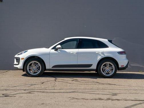 2025 Porsche Macan Base