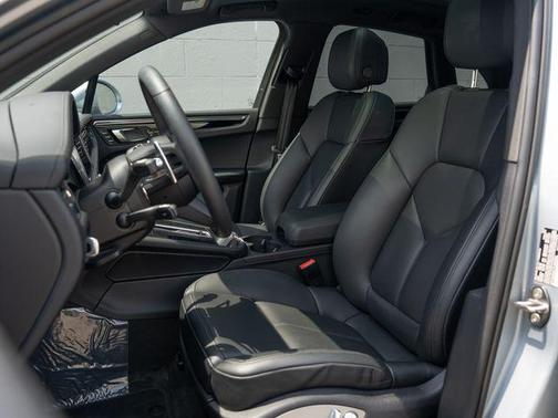 Dolomite Silver Metallic 2026 Porsche Macan Macan