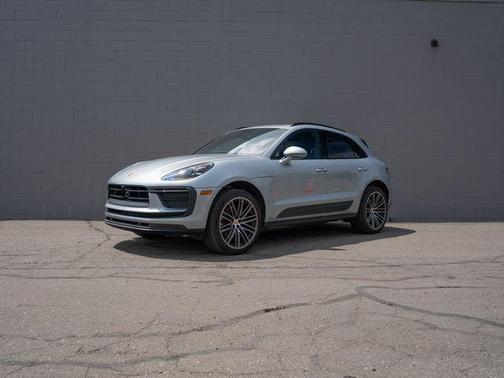 Dolomite Silver Metallic 2026 Porsche Macan Macan