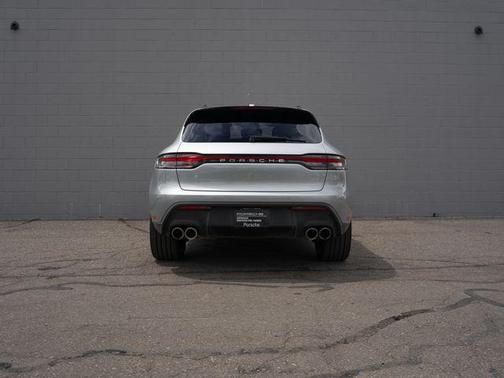 Dolomite Silver Metallic 2026 Porsche Macan Macan