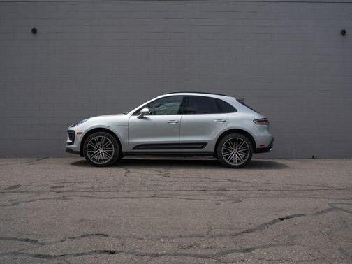 Dolomite Silver Metallic 2026 Porsche Macan Macan