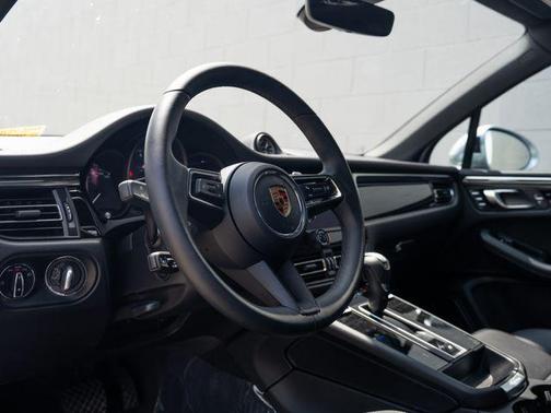 Dolomite Silver Metallic 2026 Porsche Macan Macan