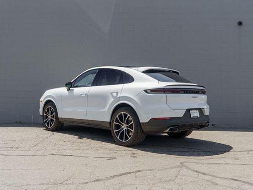 Carrara White Metallic 2026 Porsche Cayenne Cayenne