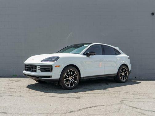 Carrara White Metallic 2026 Porsche Cayenne Cayenne