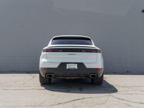 Carrara White Metallic 2026 Porsche Cayenne Cayenne