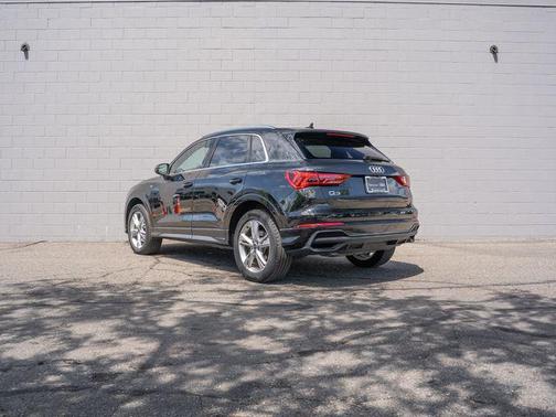 Mythos Black Metallic 2024 Audi Q3 45 S line Premium Plus