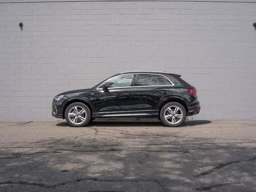 Mythos Black Metallic 2024 Audi Q3 45 S line Premium Plus