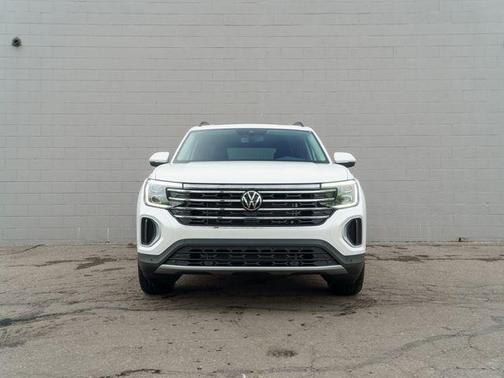 White 2026 Volkswagen Atlas 2.0T SE w/Technology 4MOTION
