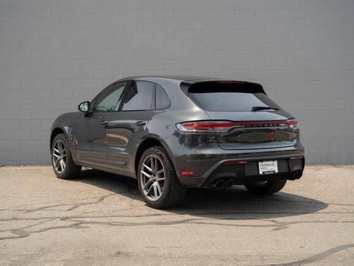 2022 Porsche Macan Base