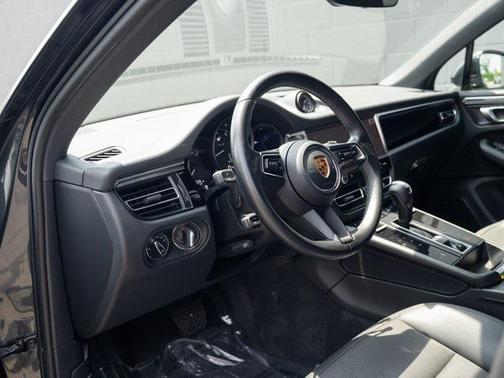 2022 Porsche Macan Base