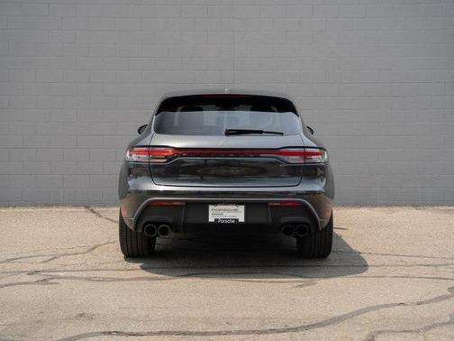 2022 Porsche Macan Base