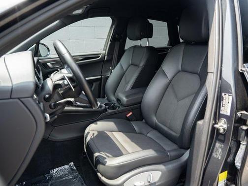 2022 Porsche Macan Base