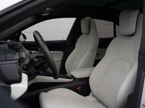 Ice Gray Metallic 2025 Porsche Macan Macan